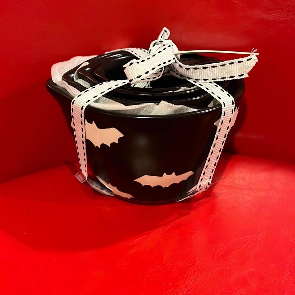 NWT Rae Dunn bats measuring cups